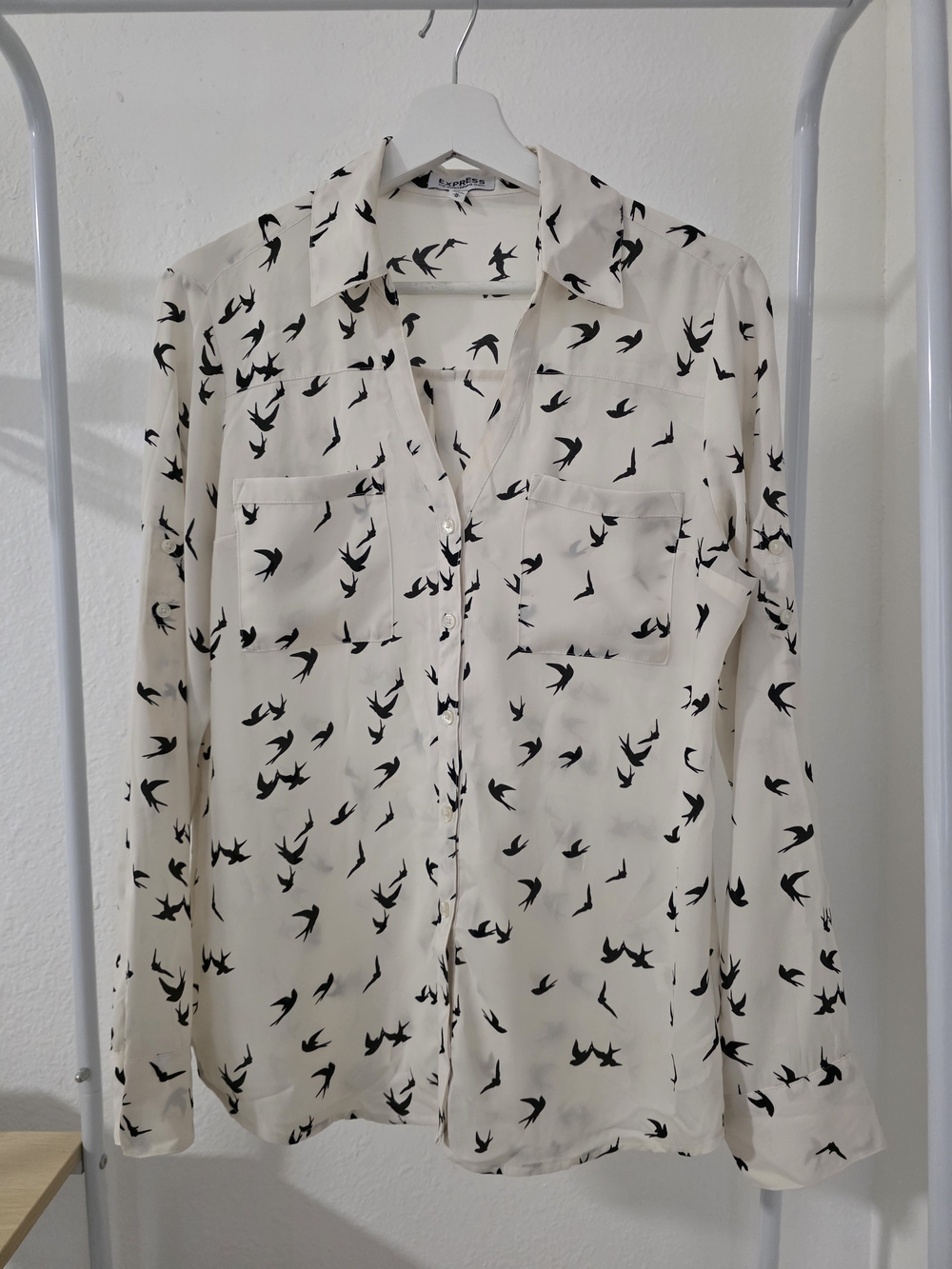 Women's Cream Bird-Print Button-Up Shirt - Express MEDIUM